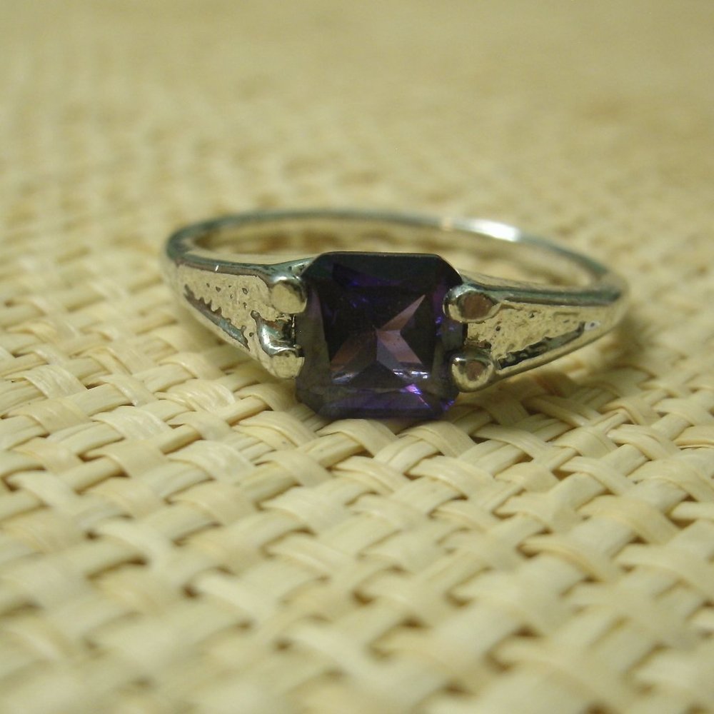 Sterling Silver Plated CZ Ring faceted dark purple - Picture 1 of 8